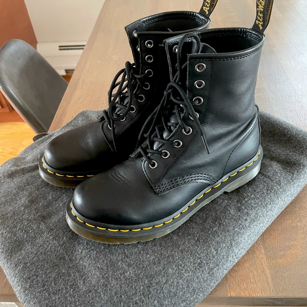 Doc Martens original 1460 boots Women’s size 7.